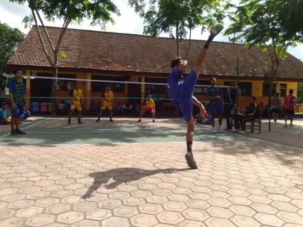 JUARA, Tapi akhirnya jalan kaki